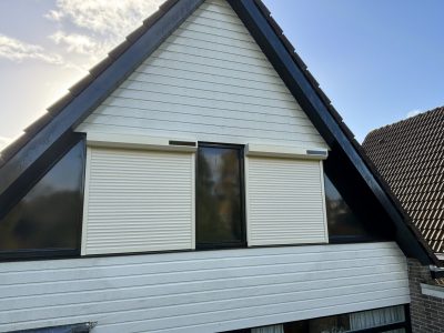 Rolluik solar achterkant huis Teun Snoek Zonweringen