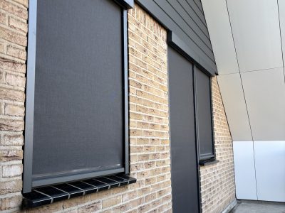 3 grijze screens Teun Snoek Zonweringen